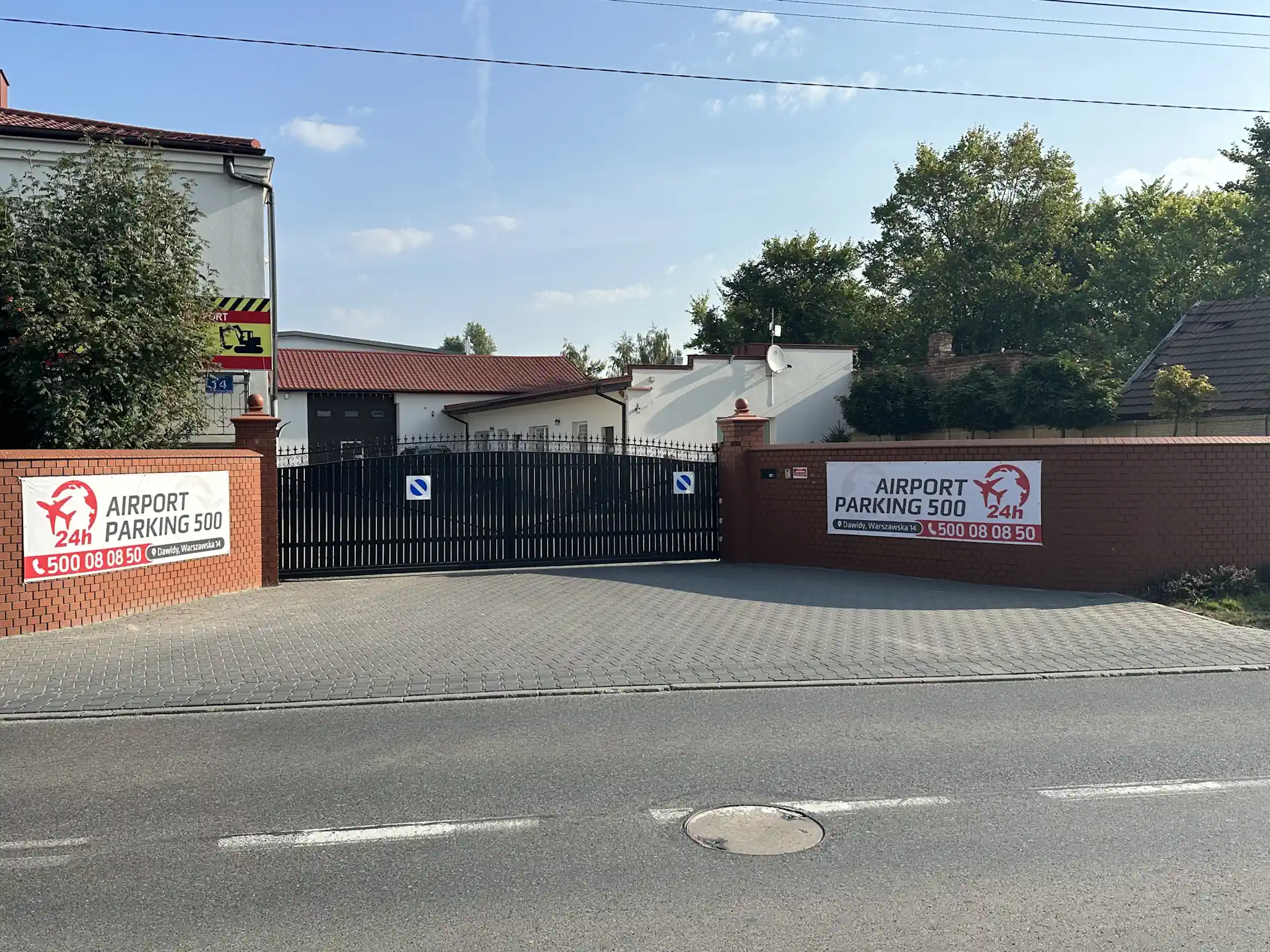 parking blisko lotniska chopina