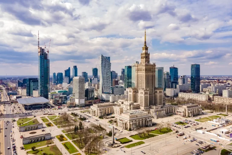 Gdzie zostawić samochód w Warszawie?